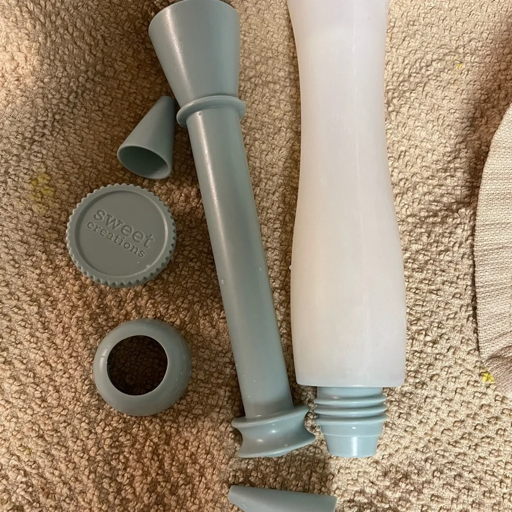 Cake Decorating Items - Picture 6 of 11